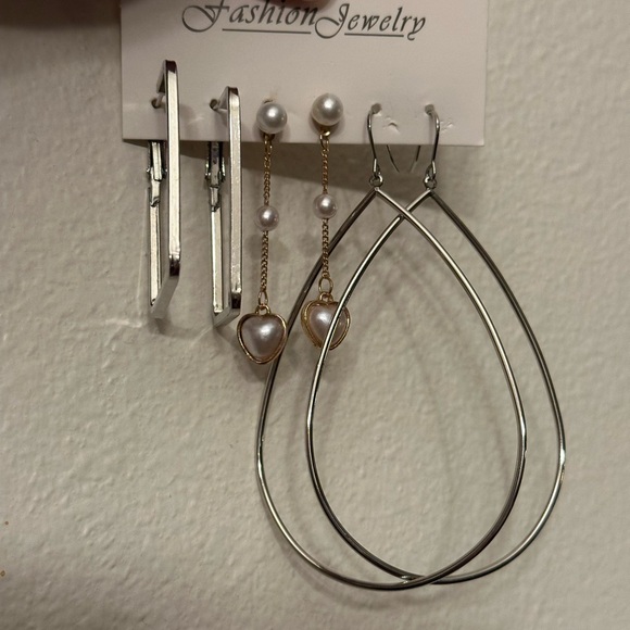 Fashion Jewelry Gold and Silver Earring Collection - 21 Pairs - Picture 3 of 9